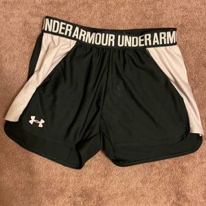 Black Under Armor shorts with pockets